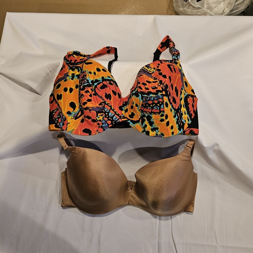 Cacique Multicolor Printed Underwire Bra with Tan Smooth T-Shirt Bra